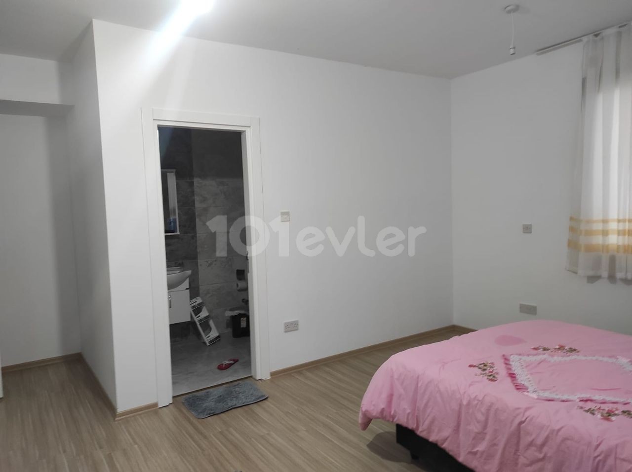 ZU VERKAUFEN 2+1 PENTHOUSE MIT GROSSER TERRASSE HINTER ERÜLKÜ