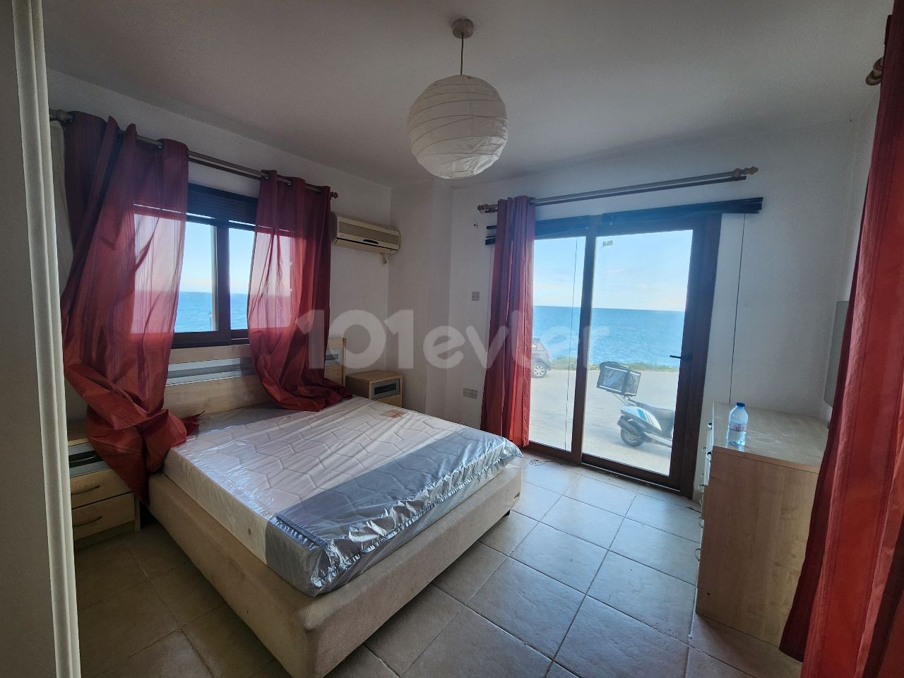 3+1 flat for rent in a site with a swimming pool by the sea