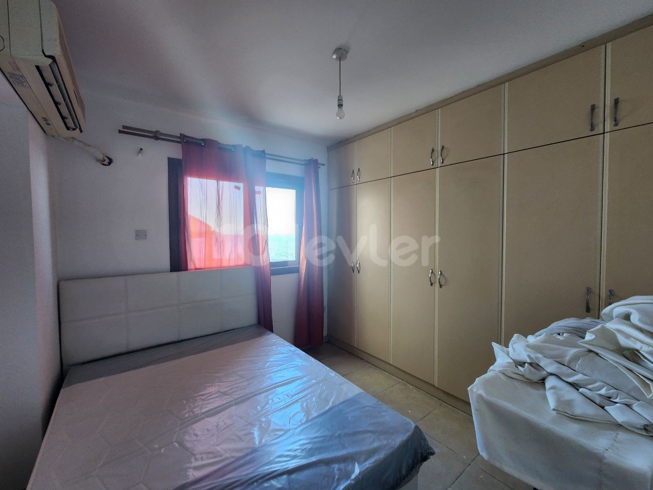 3+1 flat for rent in a site with a swimming pool by the sea