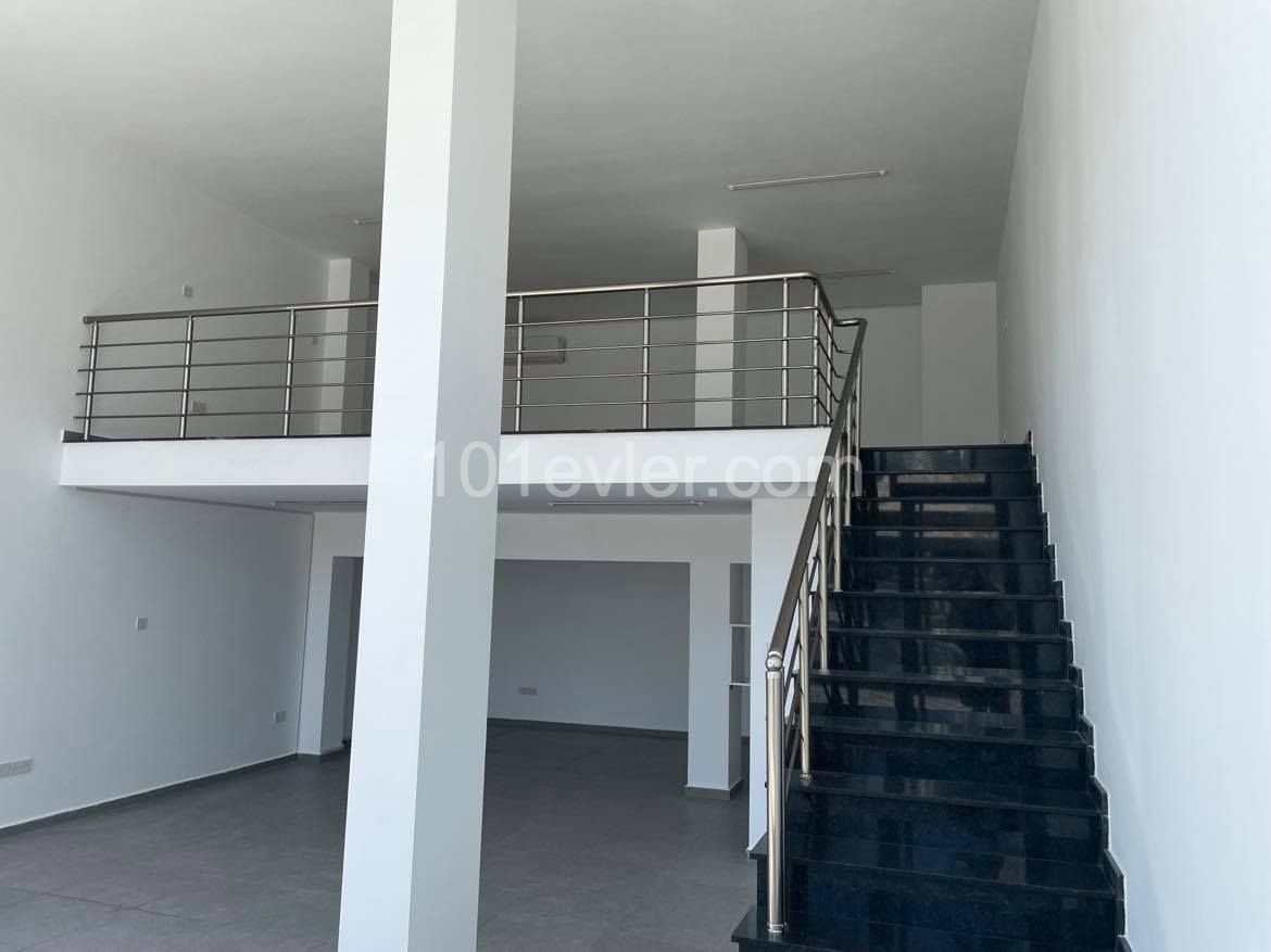 Girne merkez de yeni modern kiralik  dükkan(64 m2 Zemin+ 32 m2 Sende)