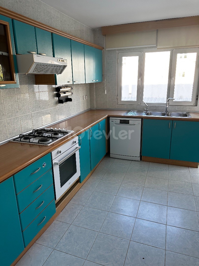 3+1 Flat for Sale in Kyrenia Center