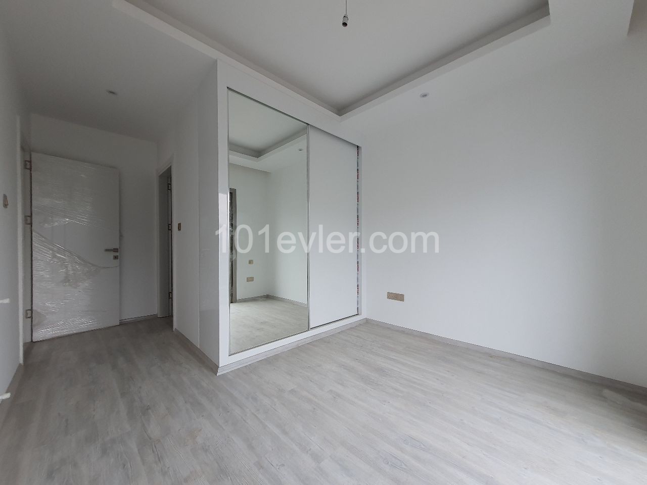 Ozanköy'de Yeni 4+1 Havuzlu, 240m2 Her Oda EnSuit Villa