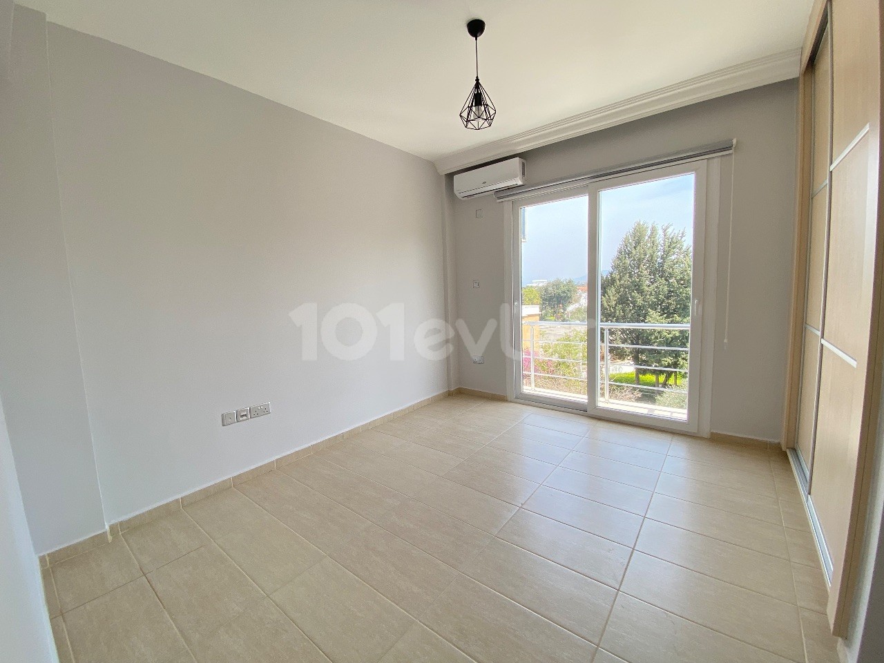 LUXURY APARTMENTS IN THE CENTER OF KYRENIA ! ** 