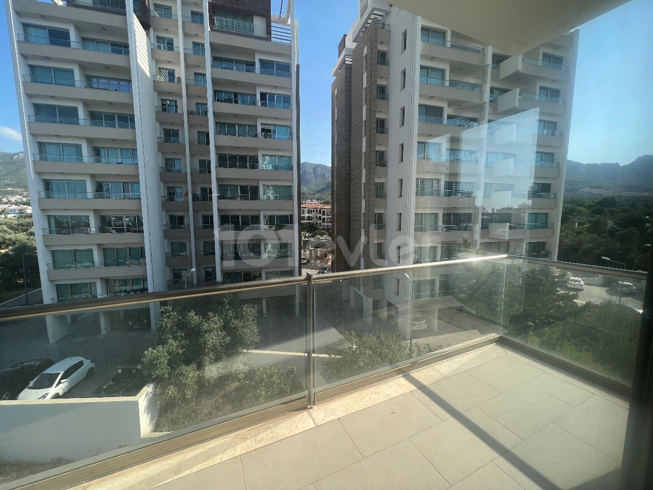 DON'T MISS THE SPACIOUS AND TURKISH COB APARTMENT! ** 