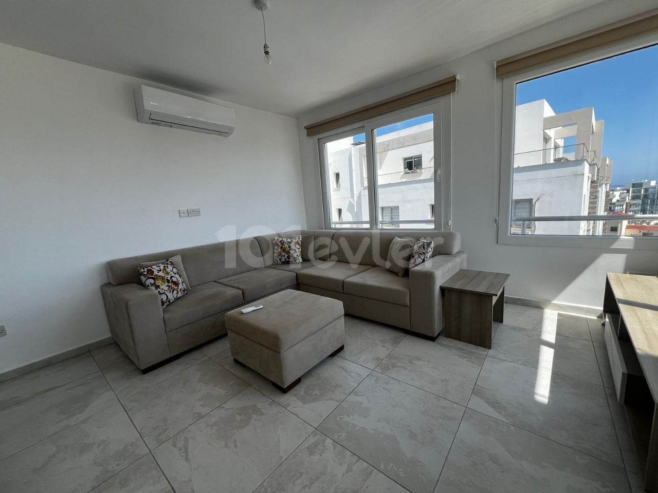 2+1 FLAT FOR RENT IN KYRENIA CENTER WITH MOUNTAIN AND SEA VIEWS