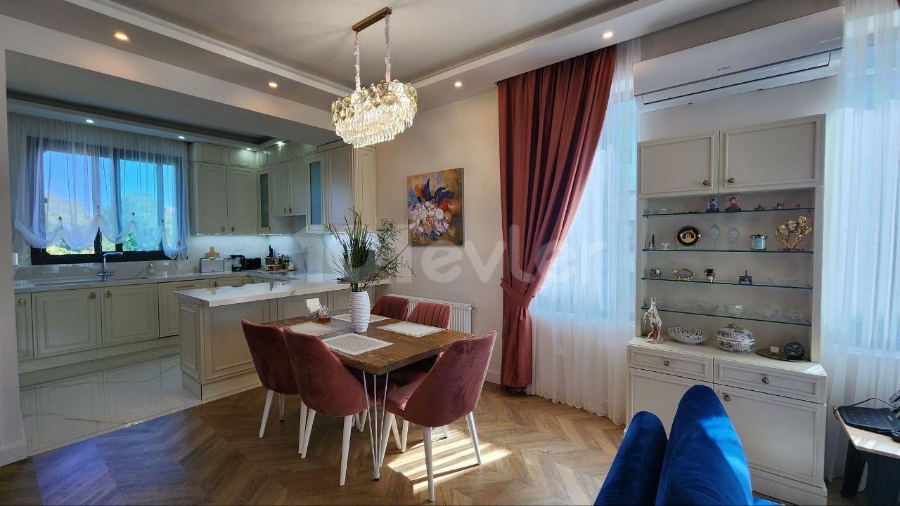 Luxuriöse 4+1-Villa zum Verkauf in Alsancak