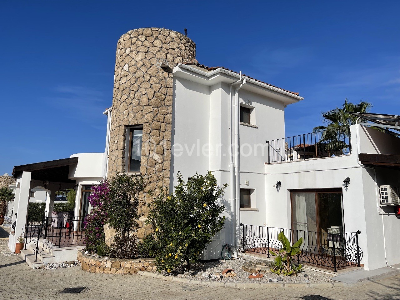 3 bedroom villa with swimming pool in Bahceli