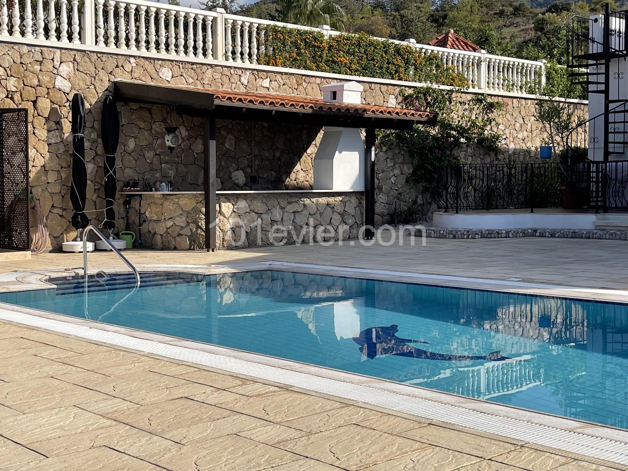 3 bedroom villa with swimming pool in Bahceli