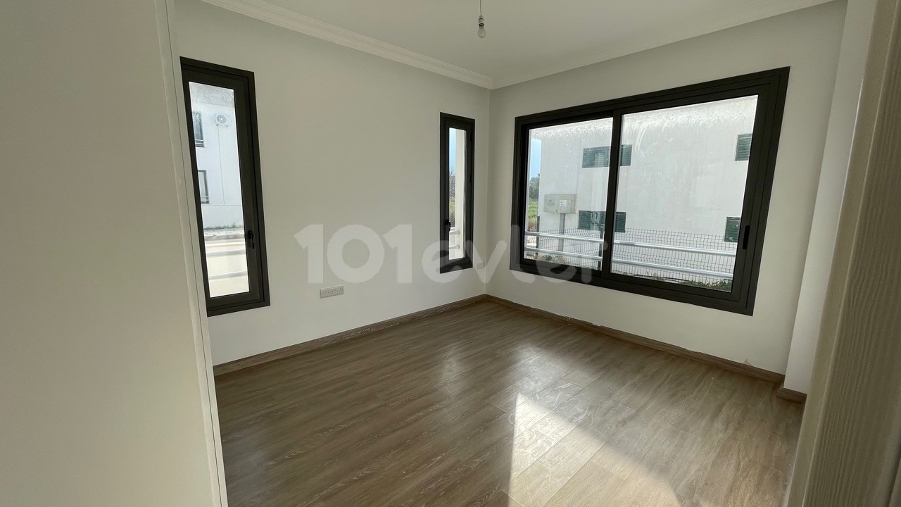 Girne Alsancak da 2+1 Penthouse veya Bahçeli Daireler