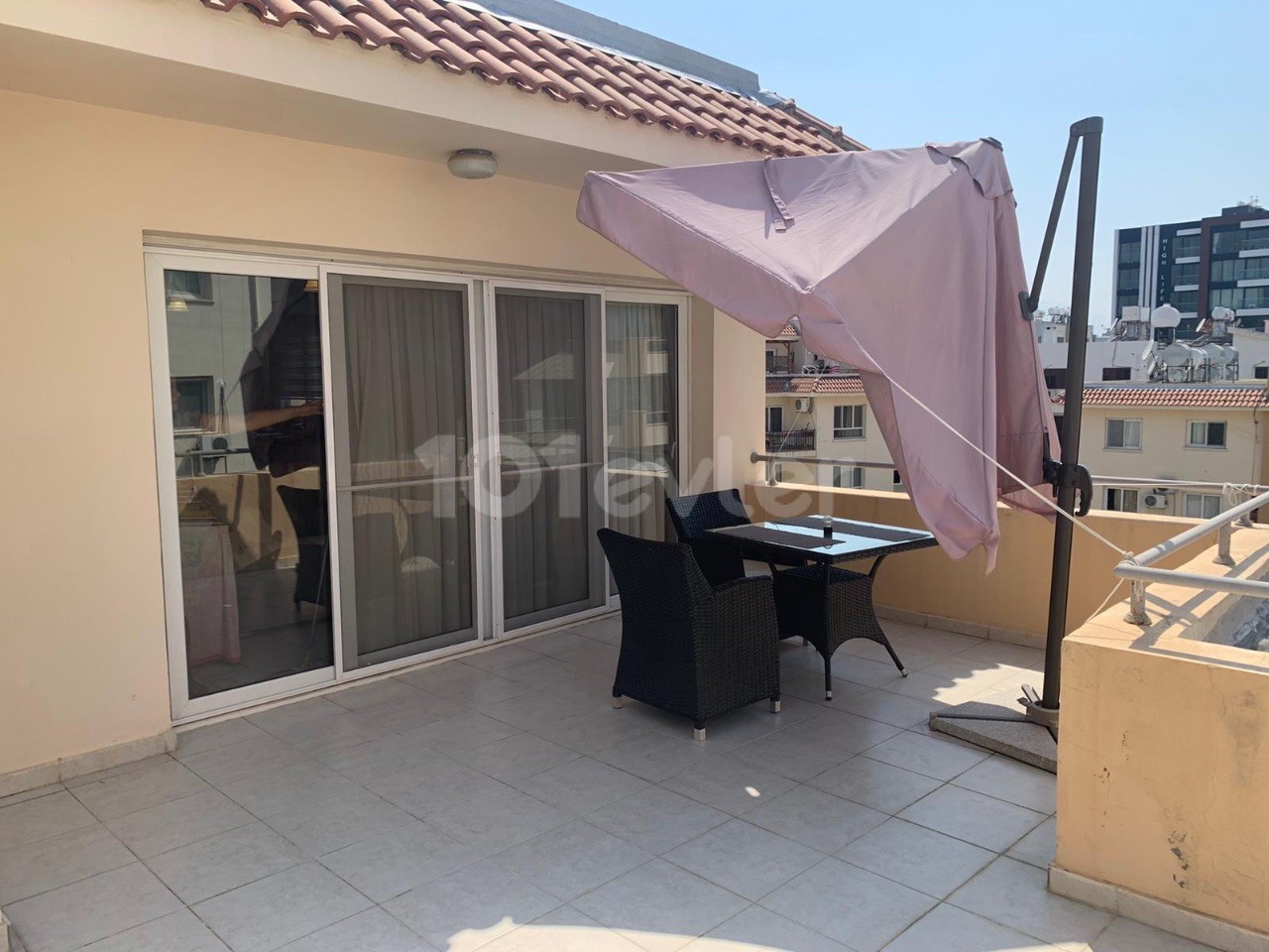 3-Zimmer-Wohnung mit großer Dachterrasse im Zentrum von Kyrenia