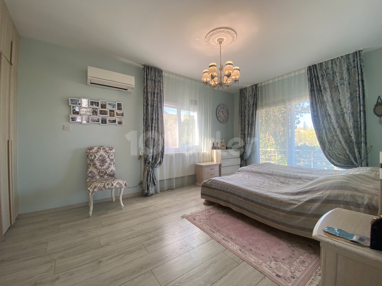 We are offering a 4-bedroom private villa in the popular village of Edremit Kyrenia.