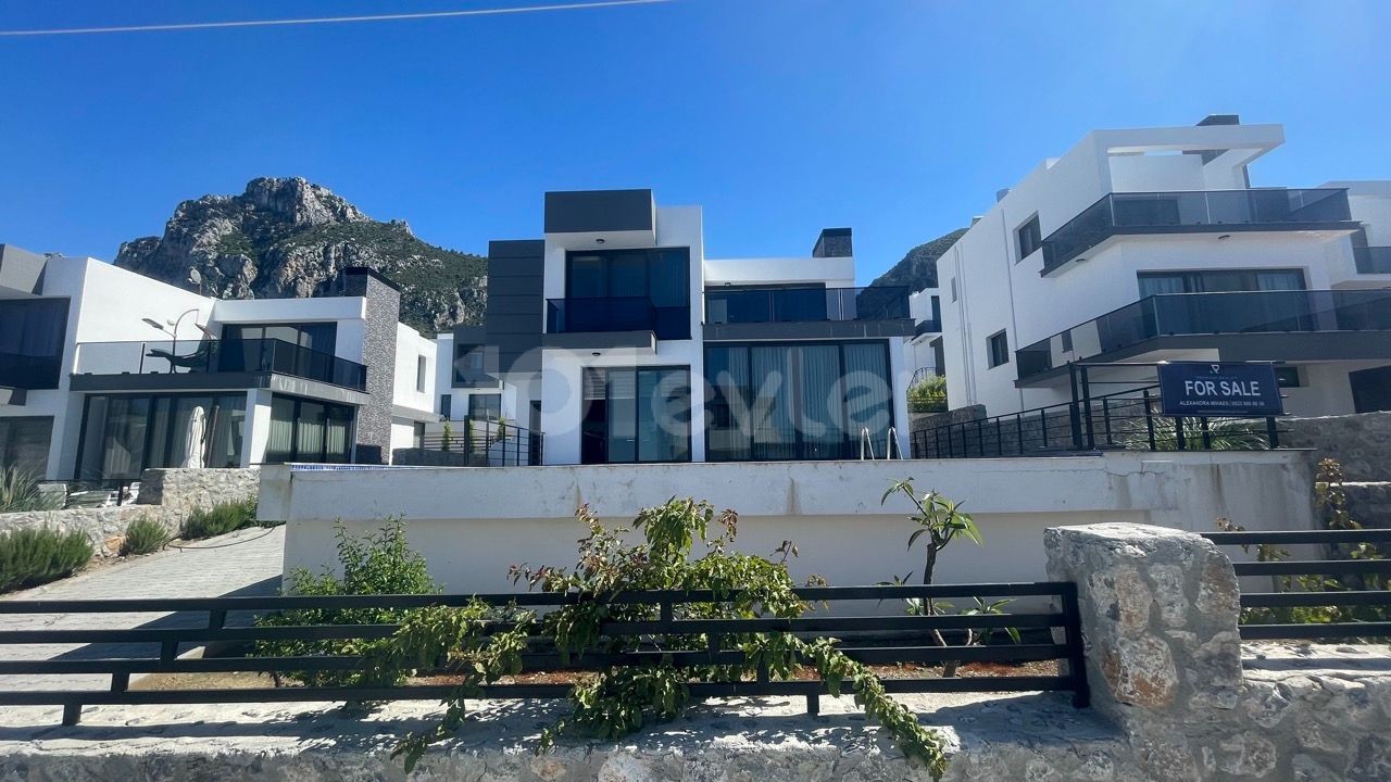 Girne Edremit’te Deniz Manzaralı, Özel Havuzlu 4+1 Modern Villa