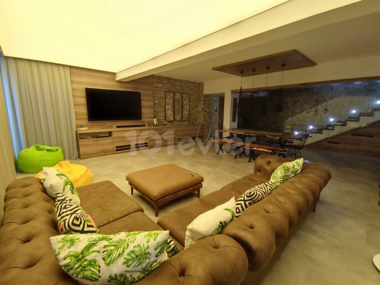 Karsiyaka Beachfront Triplex 5+1 Villa mit privatem Pool