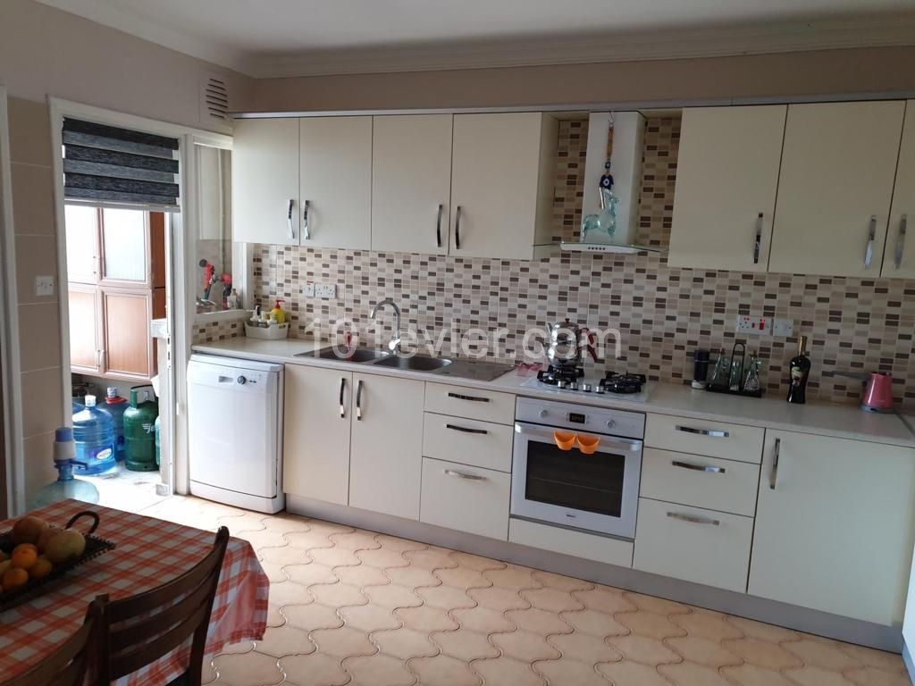 Flat For Sale in Yukarı Girne, Kyrenia