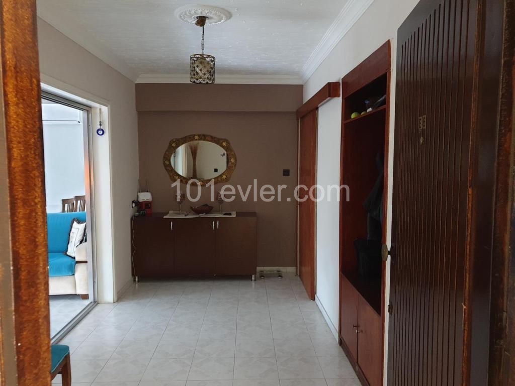 Flat For Sale in Yukarı Girne, Kyrenia