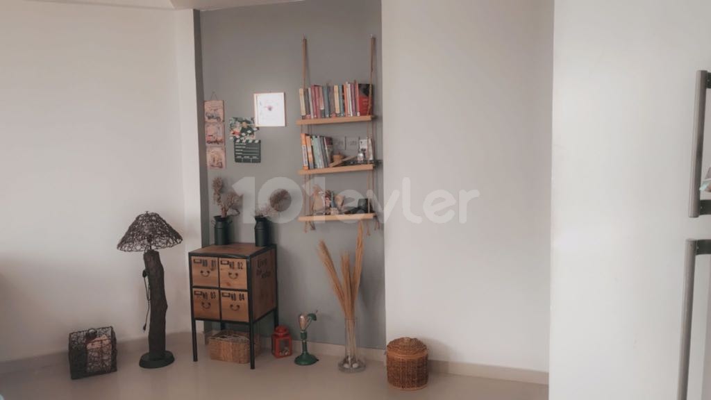 GİRNEDE   SATILIK  DAİRE