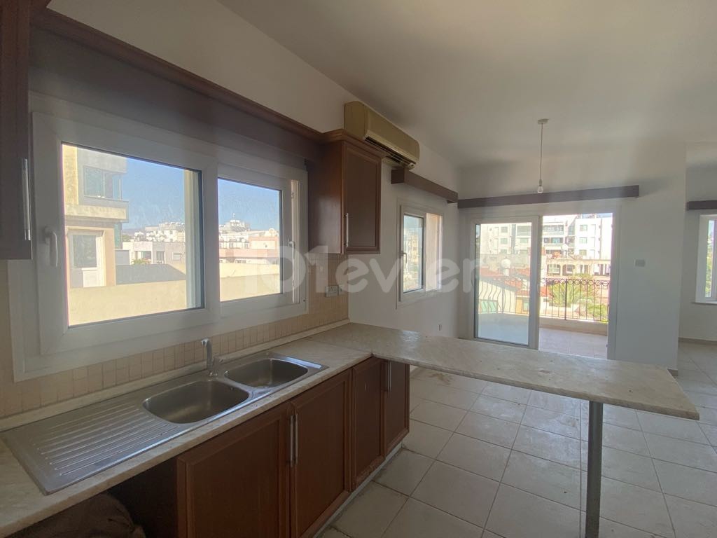 3 + 1 apartment for sale in Gönyelide ** 