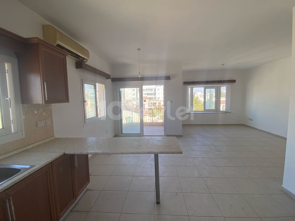 3 + 1 apartment for sale in Gönyelide ** 