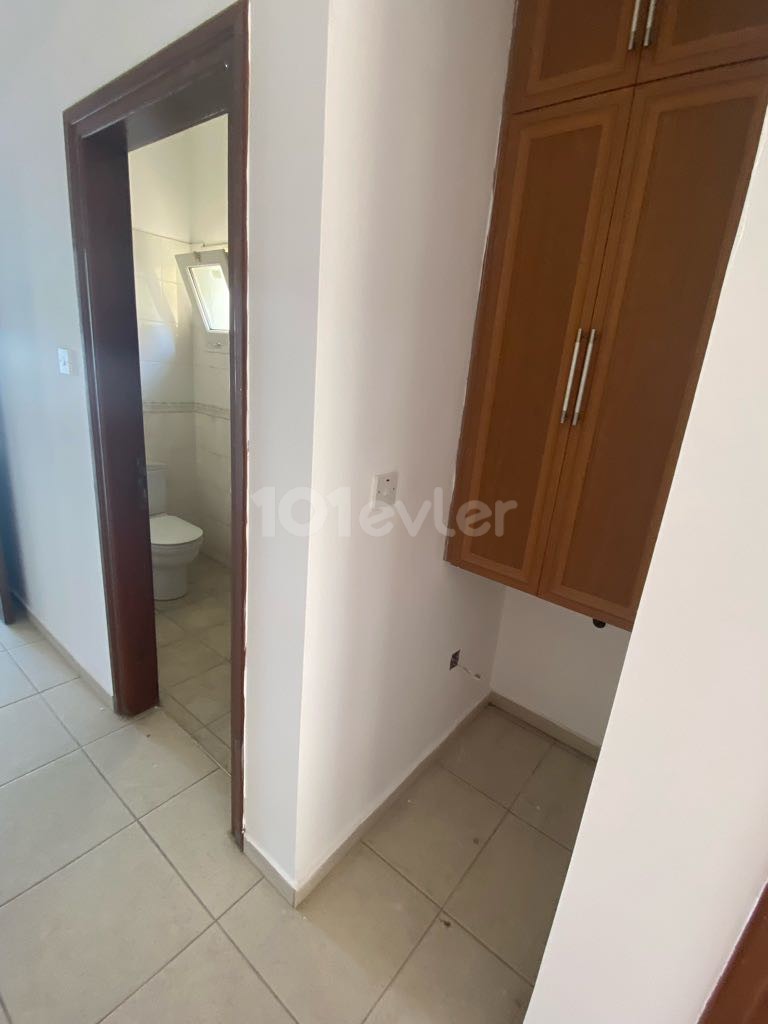 3 + 1 apartment for sale in Gönyelide ** 