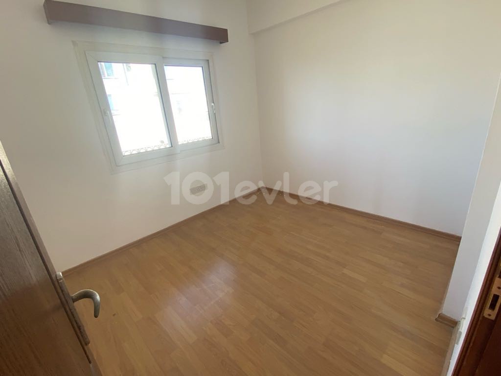 3 + 1 apartment for sale in Gönyelide ** 