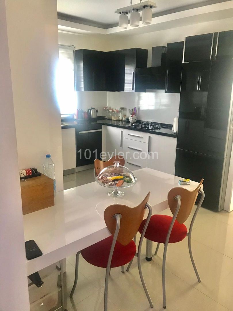 Zeytinlik Bölgesinde 3+1 Satılık İkiz Villa