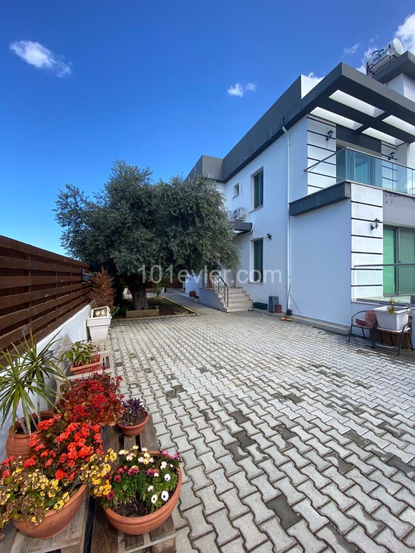 Zeytinlik Bölgesinde 3+1 Satılık İkiz Villa