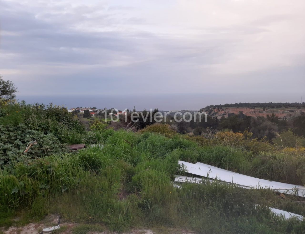Detached old house with unobstructed sea view in Karaağac ** 