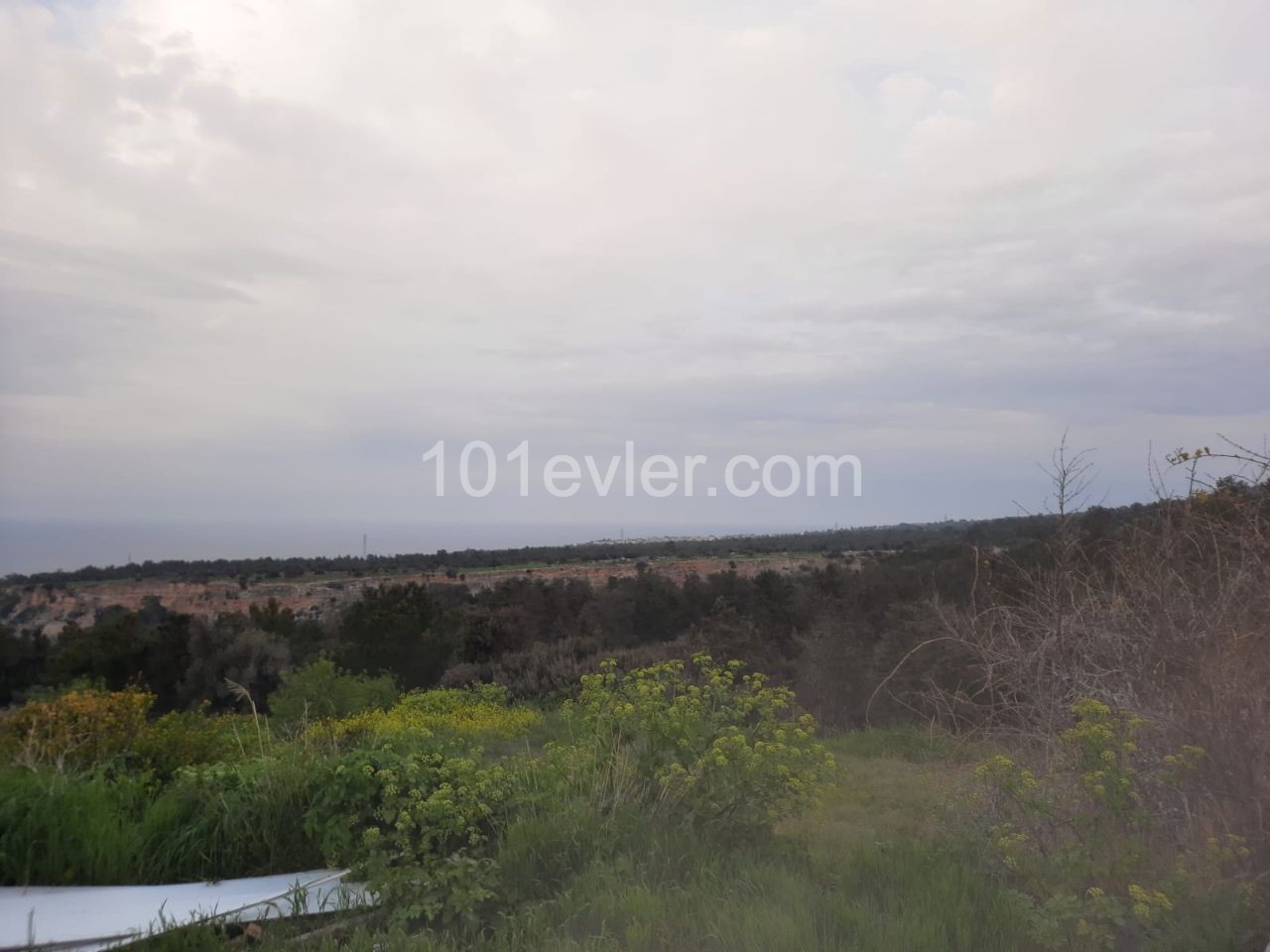 Detached old house with unobstructed sea view in Karaağac ** 