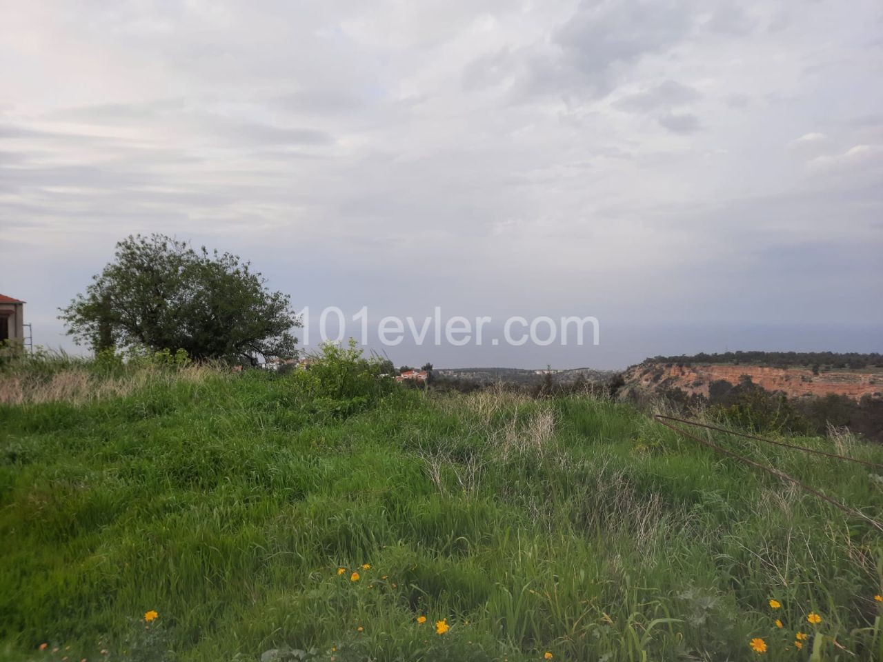 Detached old house with unobstructed sea view in Karaağac ** 