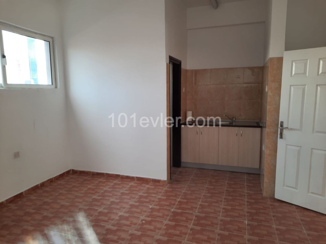 Shop To Rent in Yukarı Girne, Kyrenia