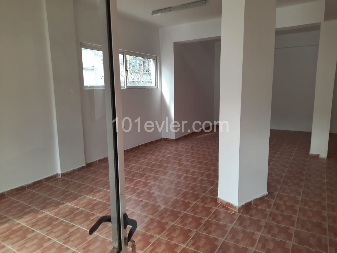 Shop To Rent in Yukarı Girne, Kyrenia