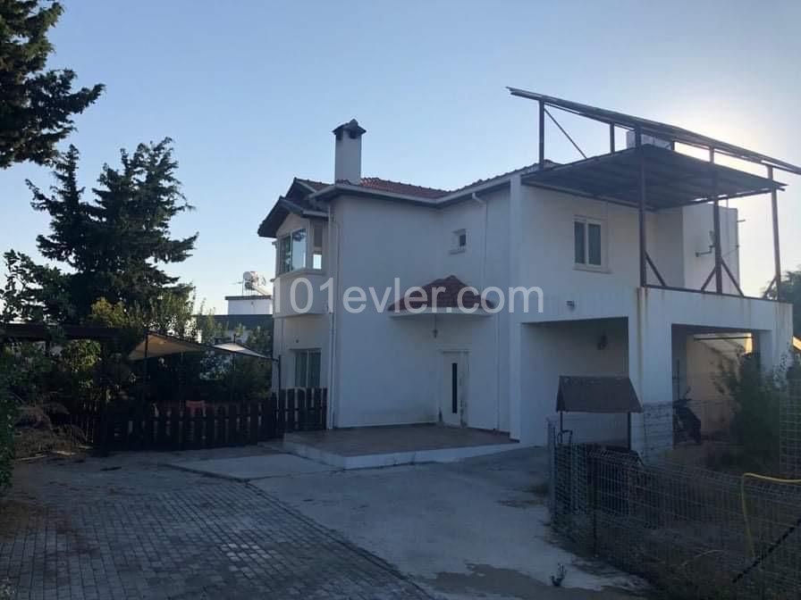 VILLA ZUM VERKAUF AUF DER SÜDSEITE VON ALSANCAK UZUN PETROLEUM ** 