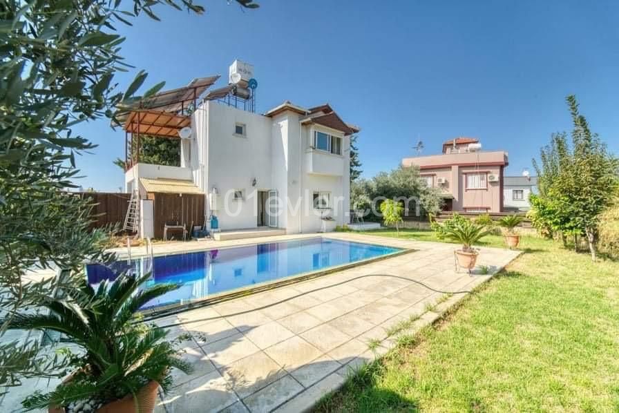 VILLA ZUM VERKAUF AUF DER SÜDSEITE VON ALSANCAK UZUN PETROLEUM ** 