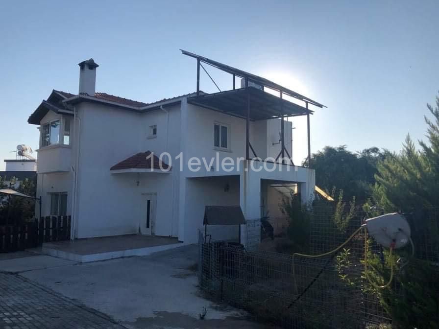 VILLA ZUM VERKAUF AUF DER SÜDSEITE VON ALSANCAK UZUN PETROLEUM ** 