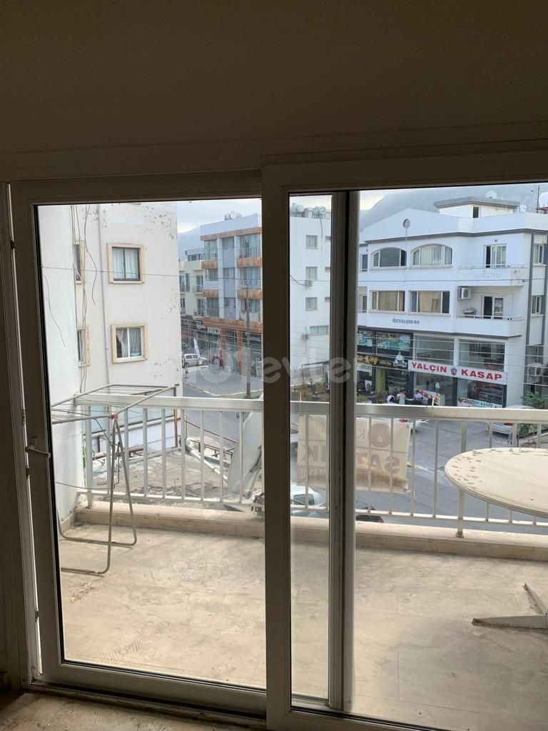 GİRNE BARBAROS MARKETİN YANINDA SATILIK DAİRE