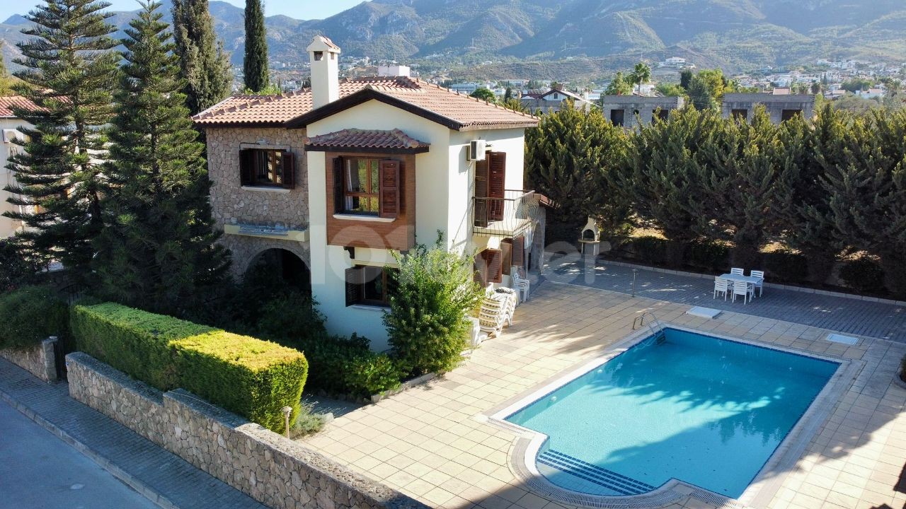 VILLA FOR SALE BEHIND KYRENIA ALTINKAYA HOTEL ** 