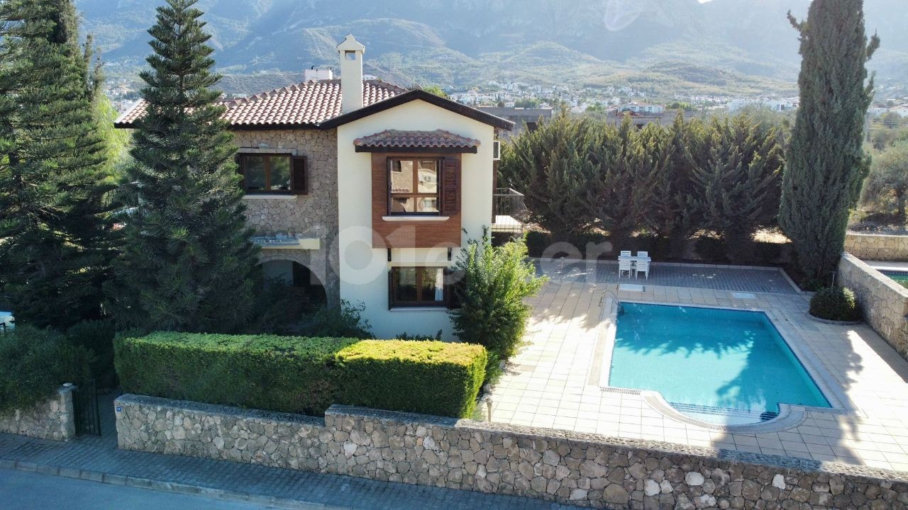 VILLA FOR SALE BEHIND KYRENIA ALTINKAYA HOTEL ** 