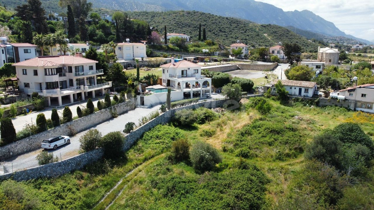 VILLA ZUM VERKAUF IN YESILTEPE DE EZBER BOZAN ** 