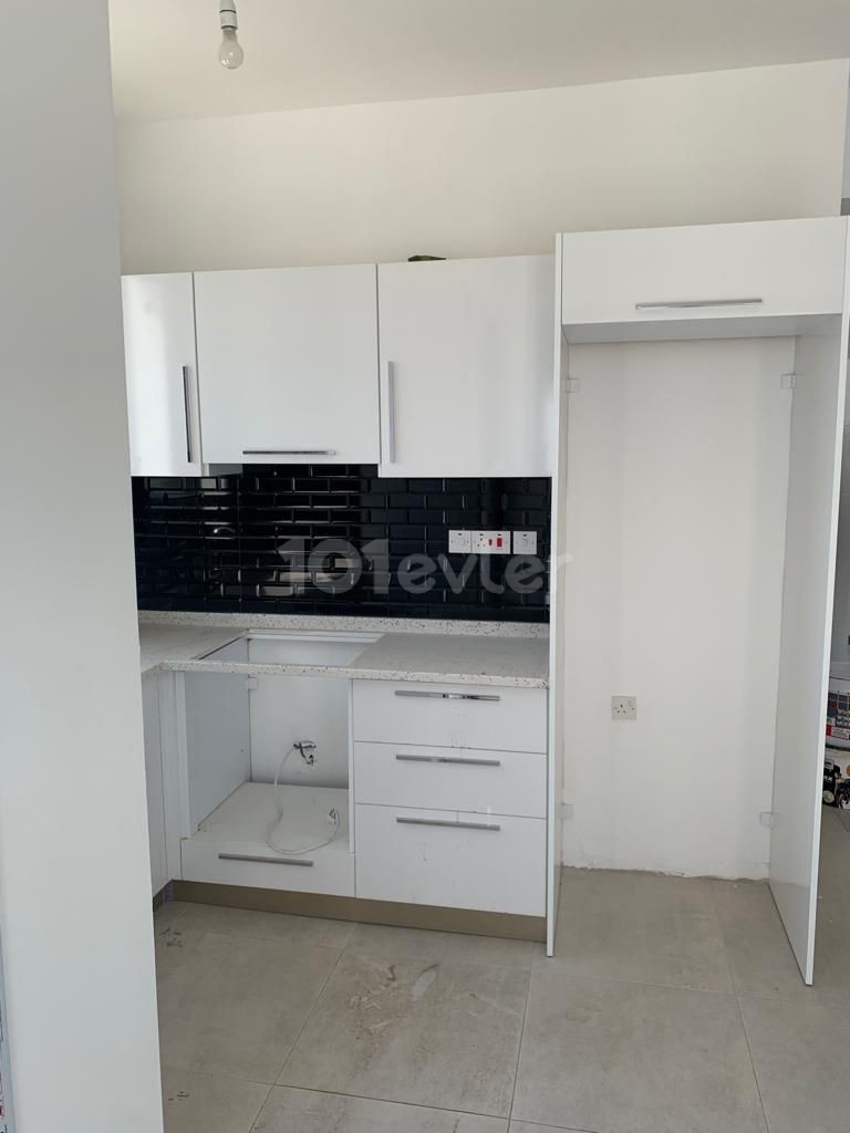 ALSANCAK MERKEZDE EŞYASIZ KİRALIK 2+1 DAİRE 