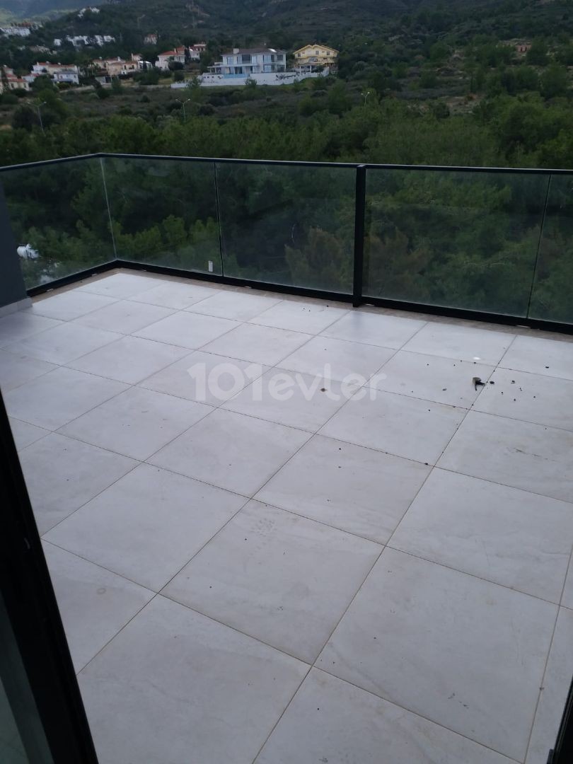 3+1 PENTHOUSE ZUM VERKAUF IN KYRENIA SOZIALWOHNUNGEN ** 