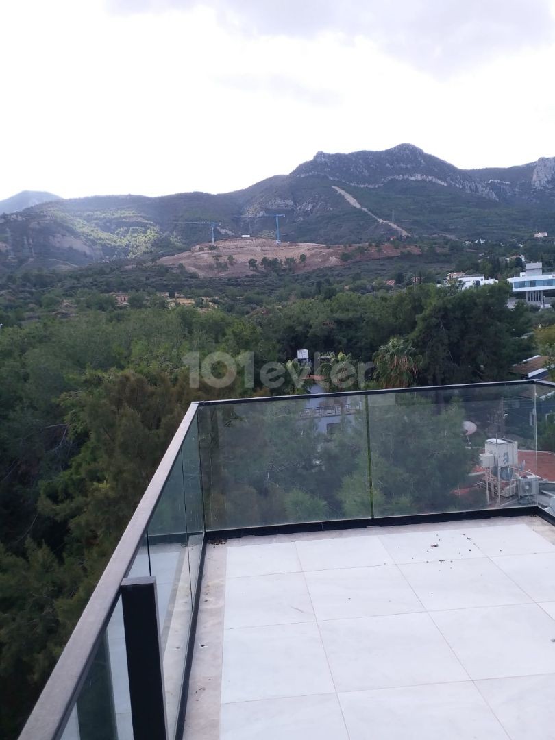 3+1 PENTHOUSE ZUM VERKAUF IN KYRENIA SOZIALWOHNUNGEN ** 