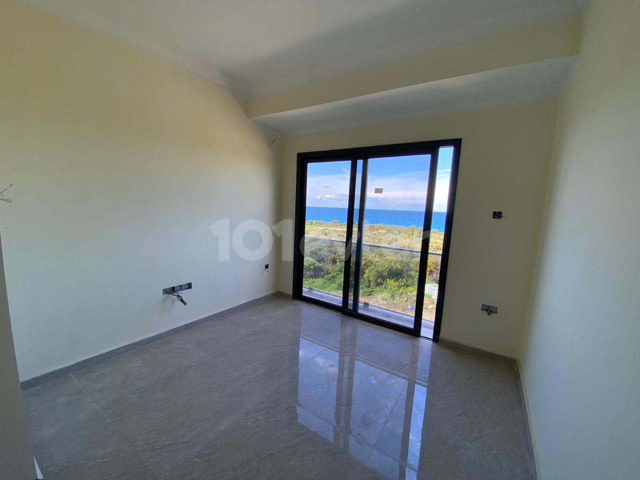 Karsiyaka IS 2+1 WALKING DISTANCE FROM THE SEA FOR SALE ** 