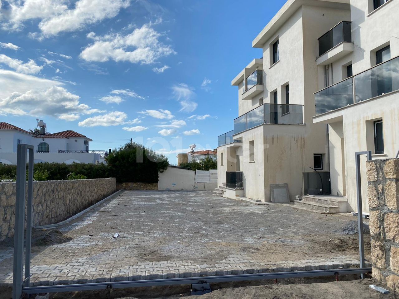 Karsiyaka IS 2+1 WALKING DISTANCE FROM THE SEA FOR SALE ** 