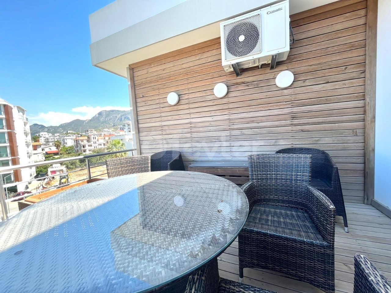 3+1 PENTHOUSE FOR SALE WITH FURNITURE IN THE CENTER OF KYRENIA ** 