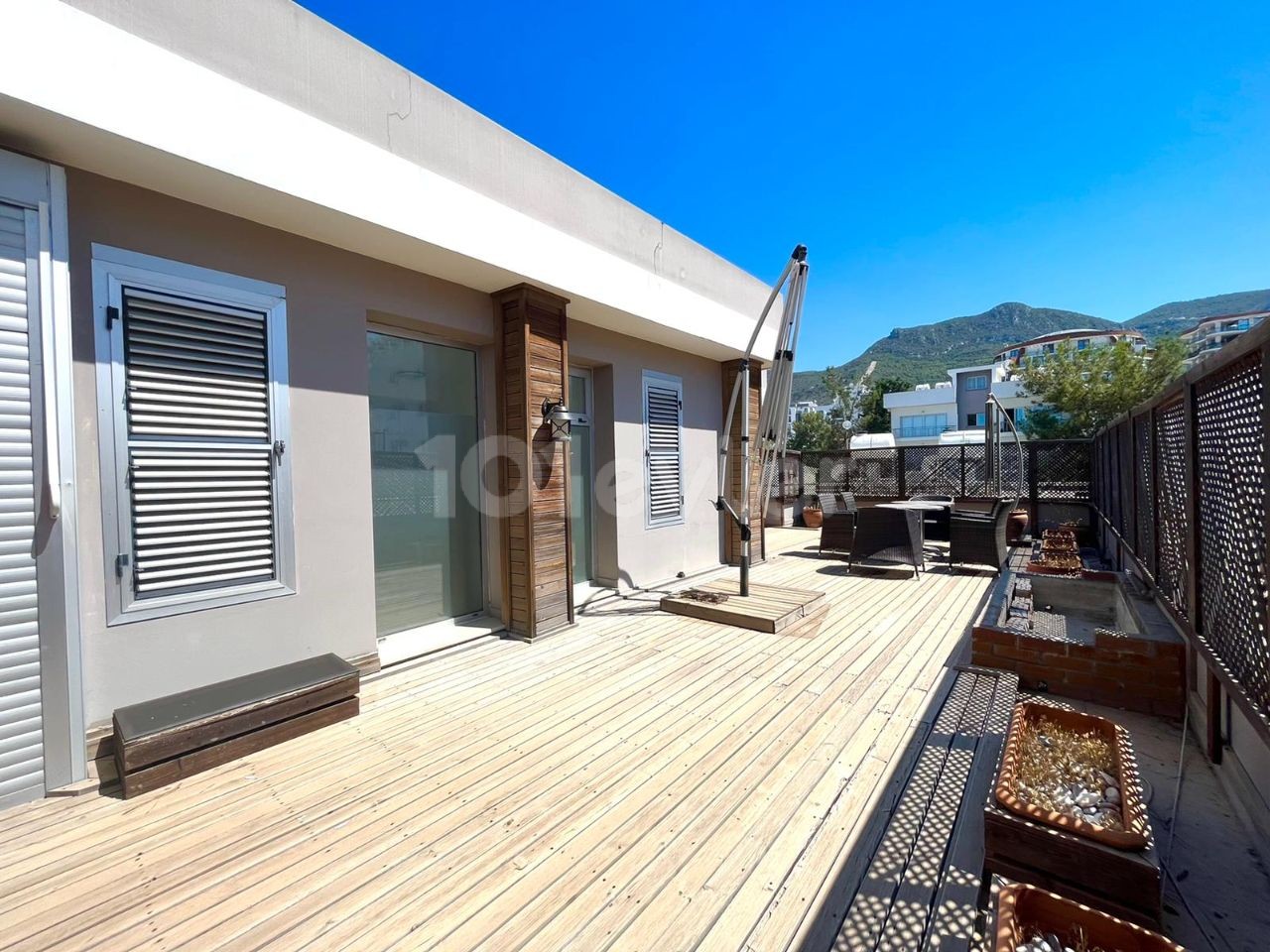 3+1 PENTHOUSE FOR SALE WITH FURNITURE IN THE CENTER OF KYRENIA ** 