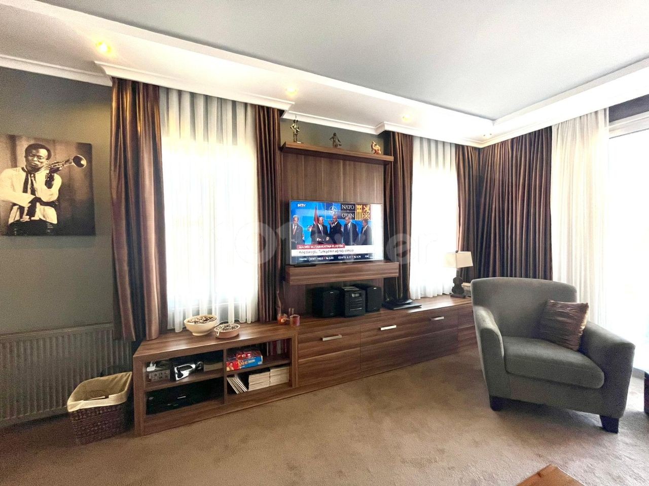 GİRNE MERKEZDE EŞYALI SATILIK 3+1 PENTHOUSE 