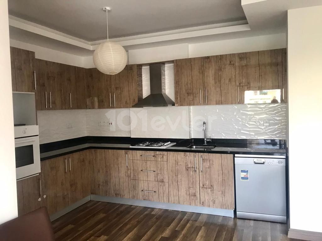 GİRNE MERKEZDE TÜRK KOÇANLI SATILIK 2+1 DAİRE