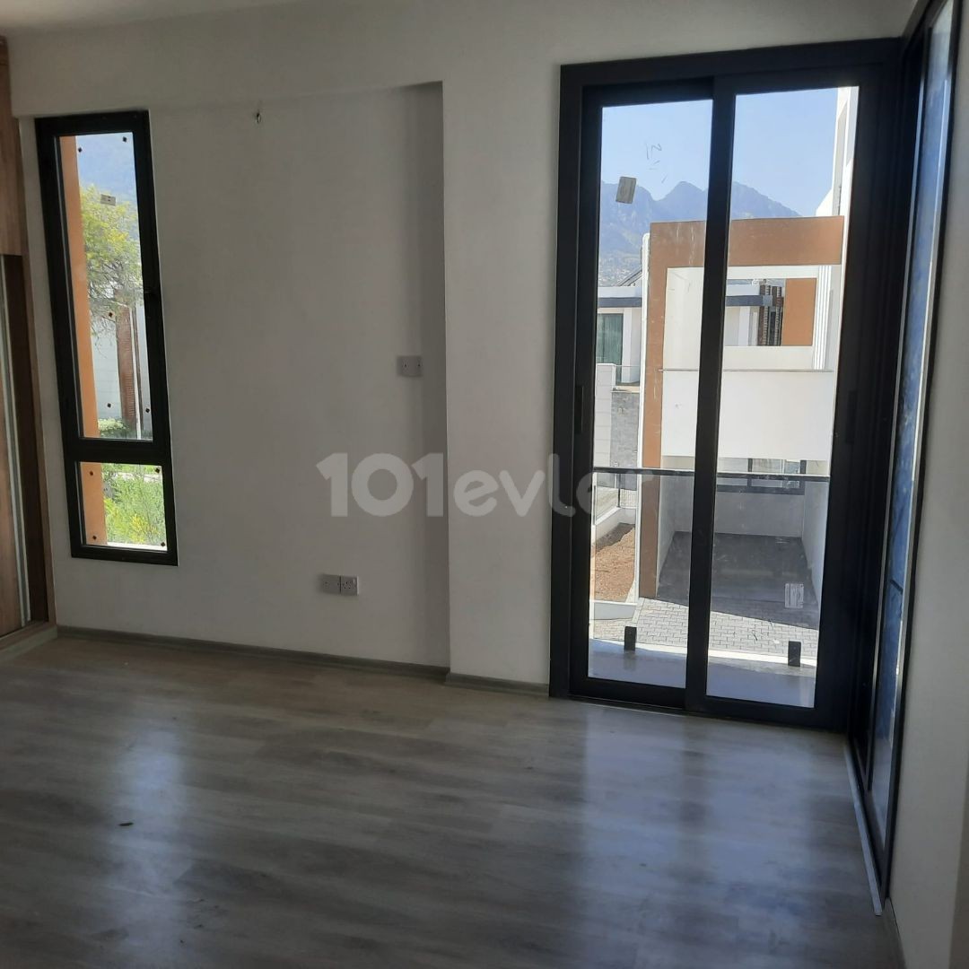 KYRENIA ALSANCAK 2 + 1 VILLA ** 