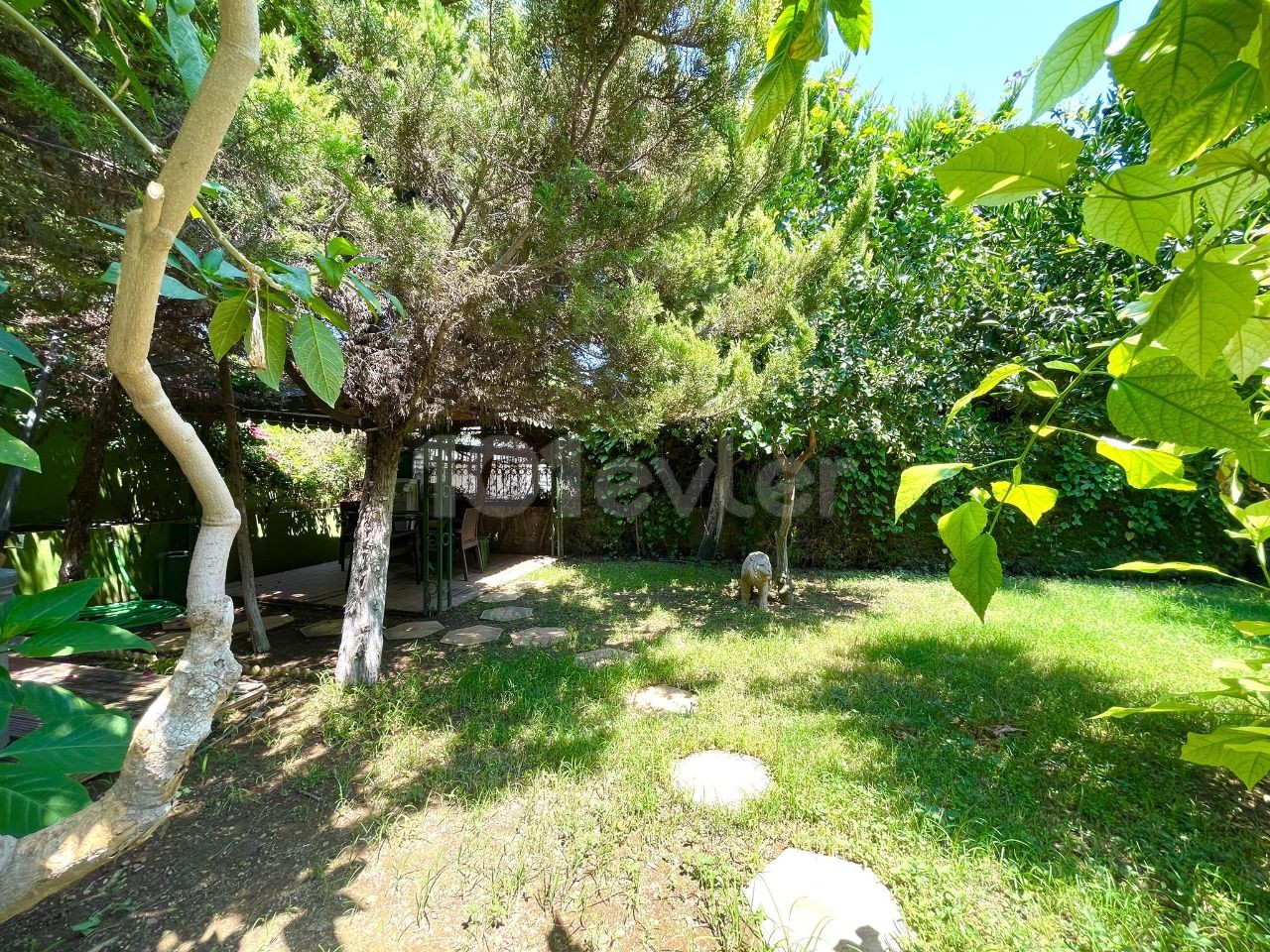 VILLA FOR SALE IN KYRENIA KARAKUM WITH A LARGE GARDEN ** 