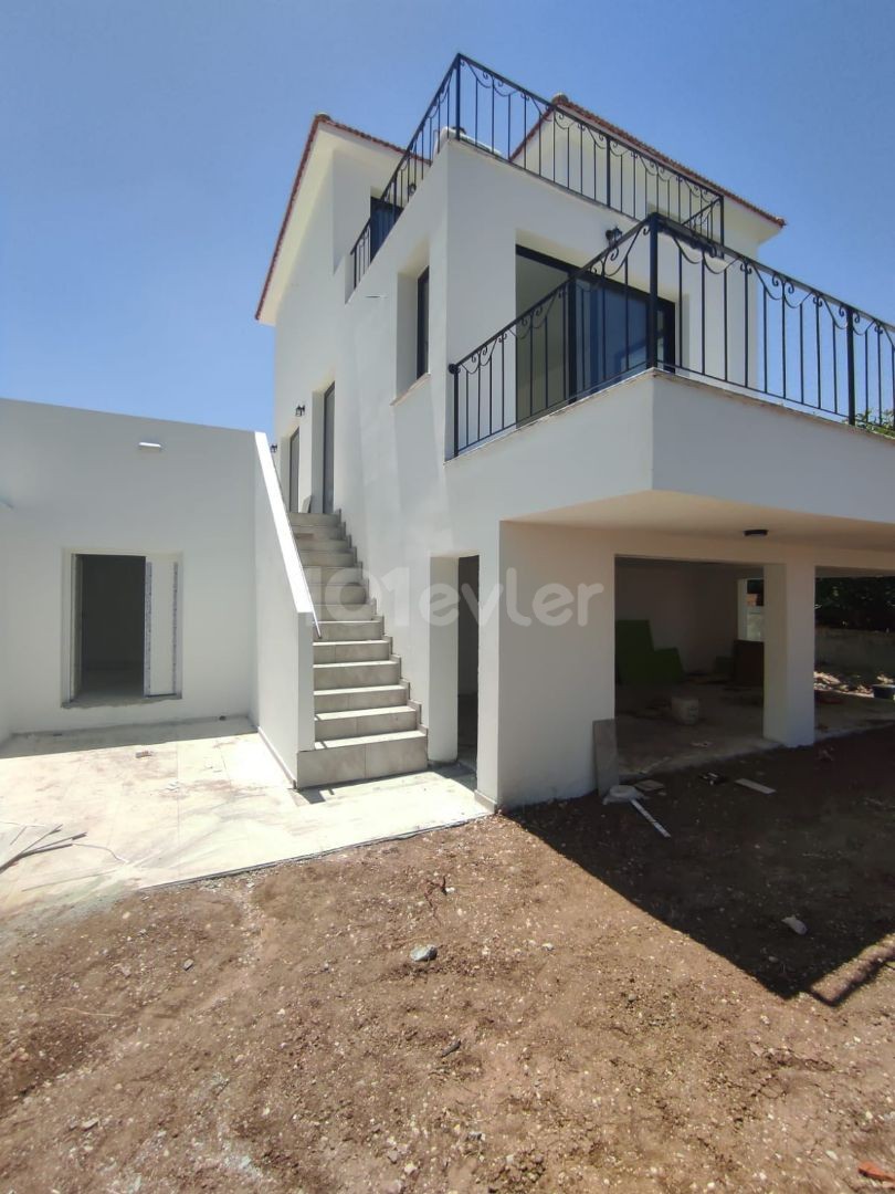 Luxus 4 + 1 Triplex Villa mit Panoramablick auf die Berge und das Meer mit privatem Pool in chatalköy ** 